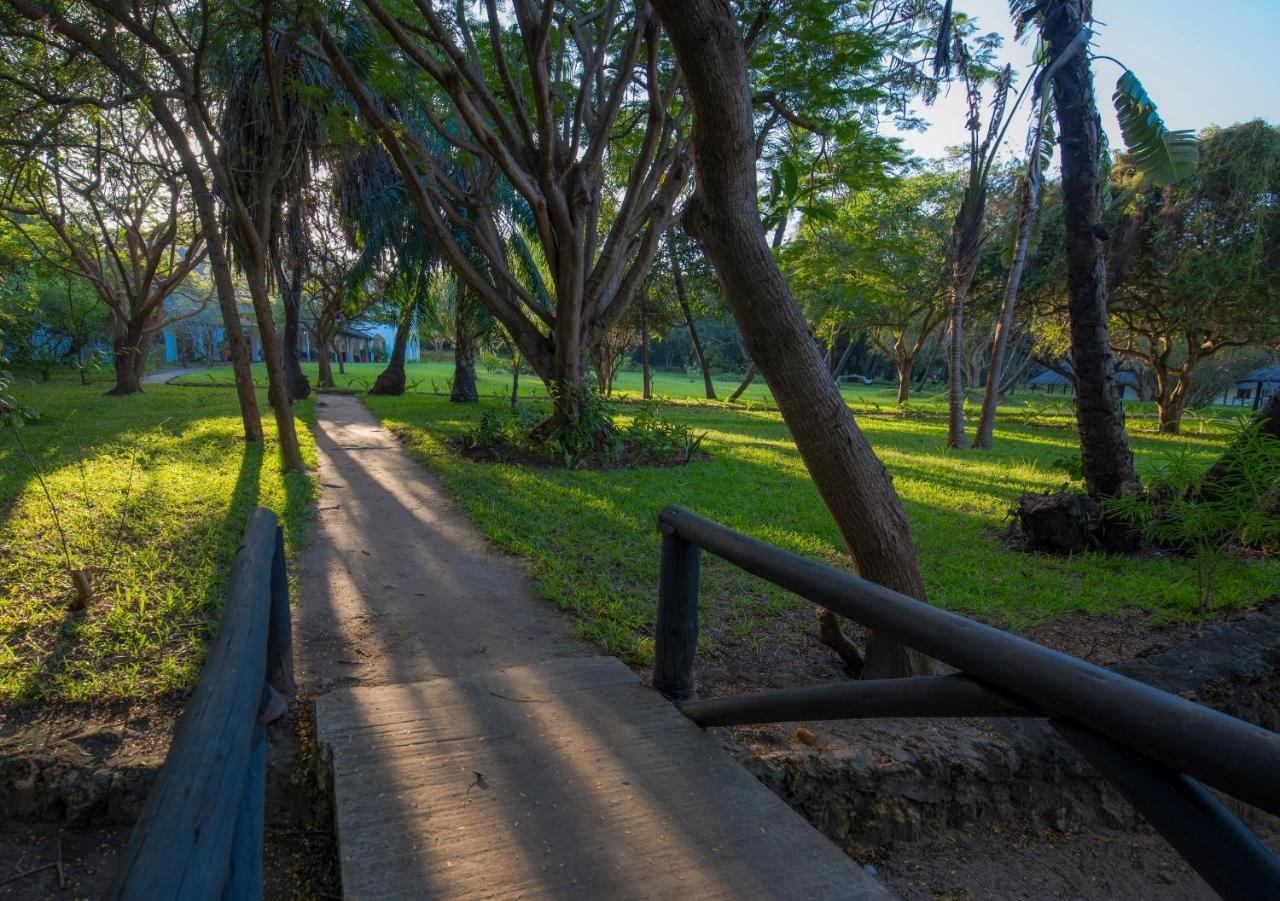 Amani Beach Resort Kutani Экстерьер фото
